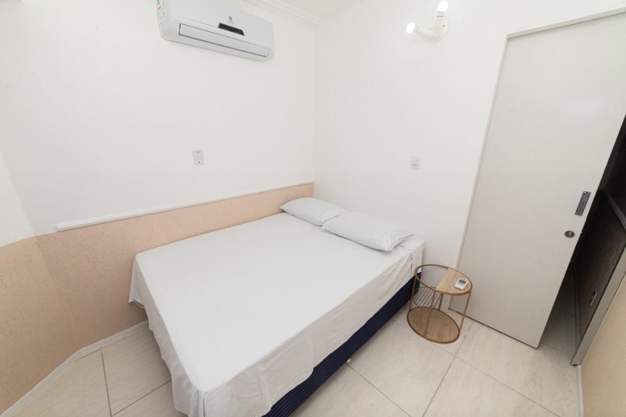 Por Temporada Em Ponta Verde, Com 02 Quartos Com Vista Lateral Mar - Localizacao Na Orla De *