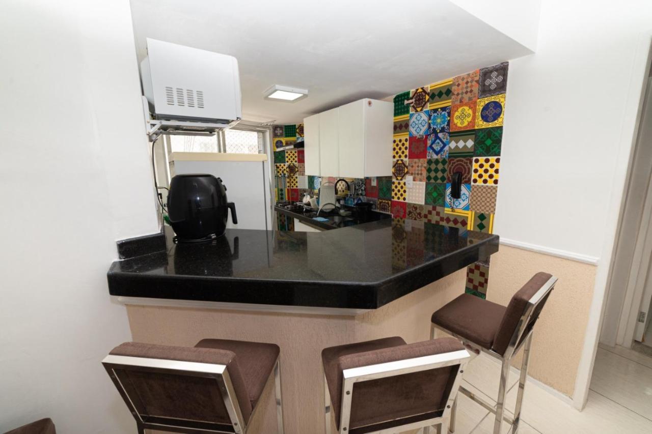 Por Temporada Em Ponta Verde, Com 02 Quartos Com Vista Lateral Mar - Localizacao Na Orla De Apartamento *