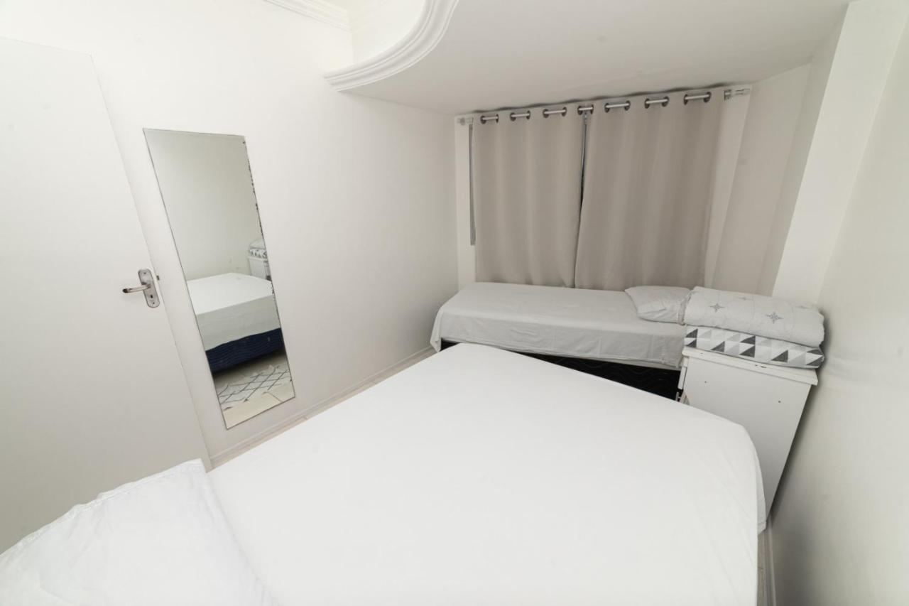Apartamento Por Temporada Em Ponta Verde, Com 02 Quartos Com Vista Lateral Mar - Localizacao Na Orla De Maceió