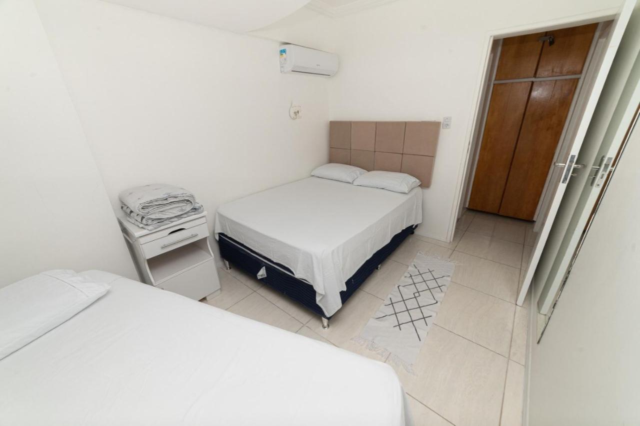Por Temporada Em Ponta Verde, Com 02 Quartos Com Vista Lateral Mar - Localizacao Na Orla De Apartamento Maceió