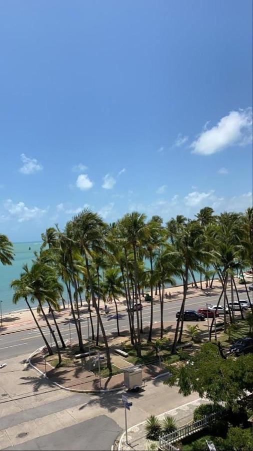 Por Temporada Em Ponta Verde, Com 02 Quartos Com Vista Lateral Mar - Localizacao Na Orla De
