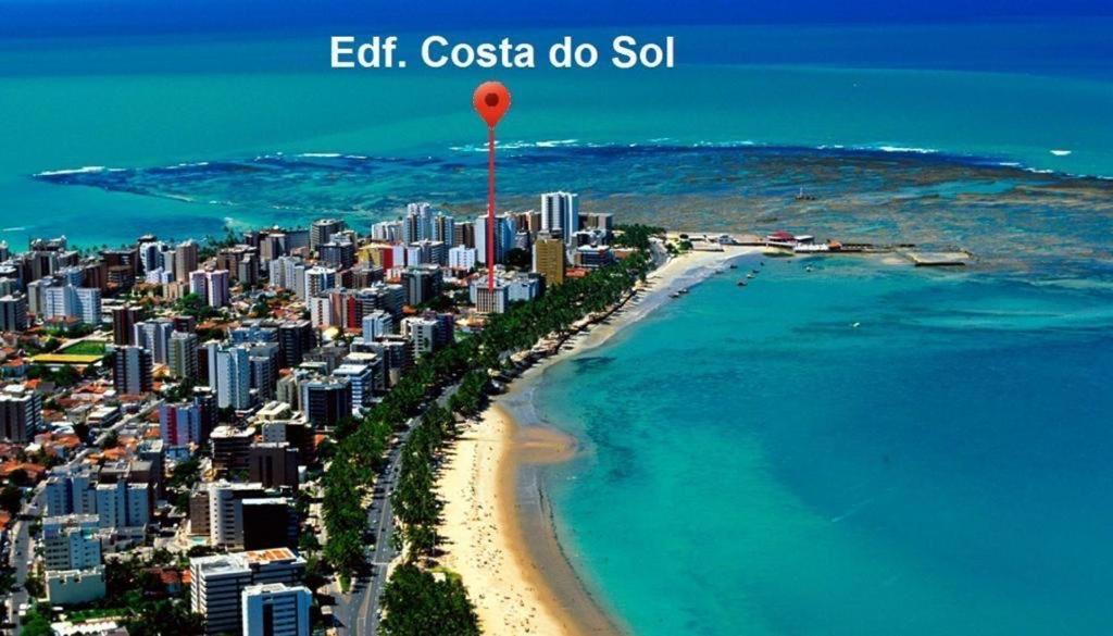 Por Temporada Em Ponta Verde, Com 02 Quartos Com Vista Lateral Mar - Localizacao Na Orla De Apartamento