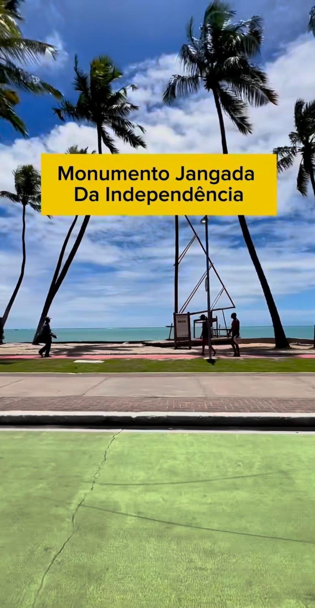 Por Temporada Em Ponta Verde, Com 02 Quartos Com Vista Lateral Mar - Localizacao Na Orla De Apartamento *