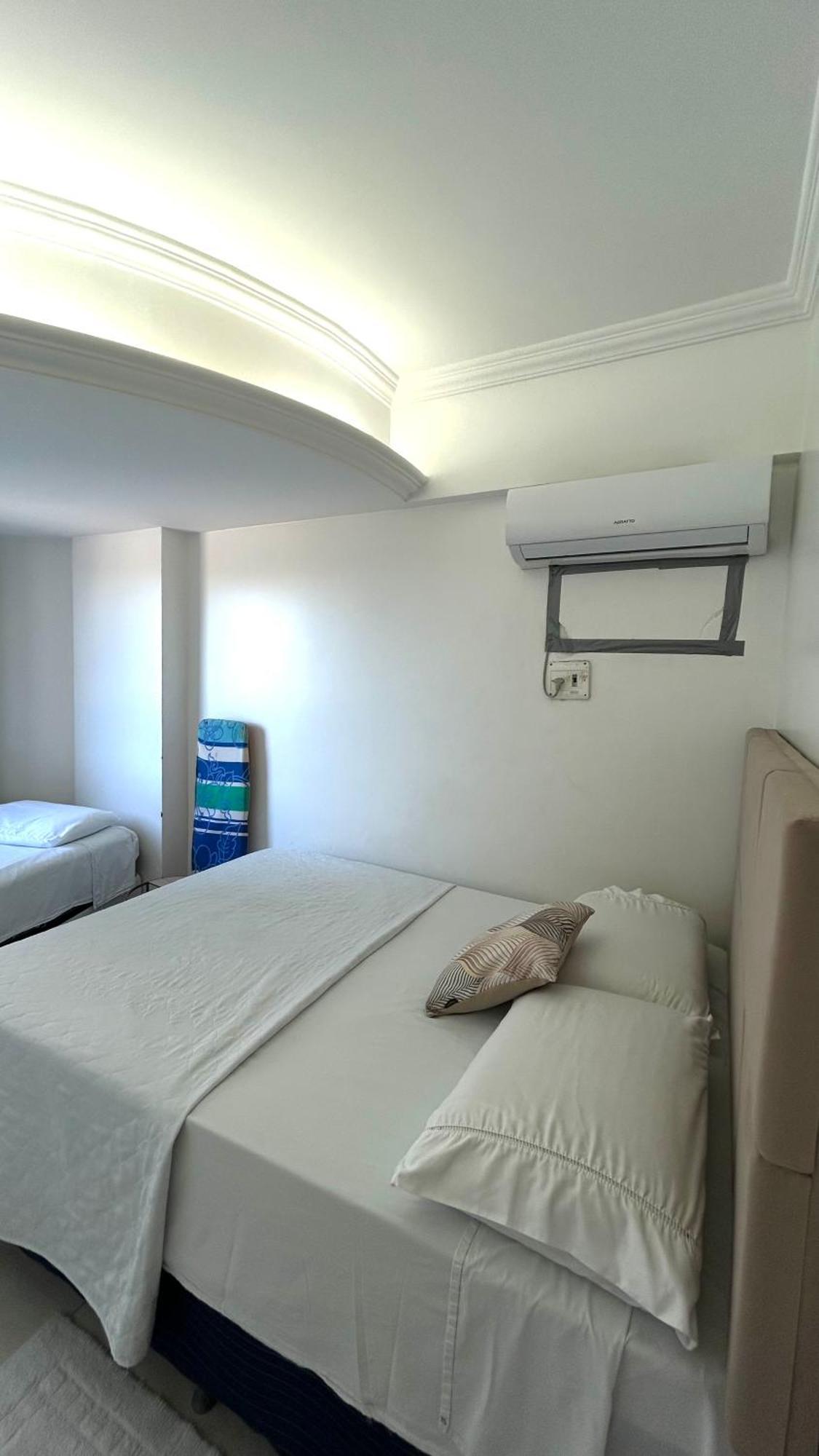 Apartamento Por Temporada Em Ponta Verde, Com 02 Quartos Com Vista Lateral Mar - Localizacao Na Orla De